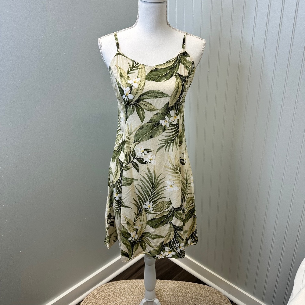 Paradise Found Hawaiian print dress size Large   TROPICAL PRINT | LUAU OUTFIT